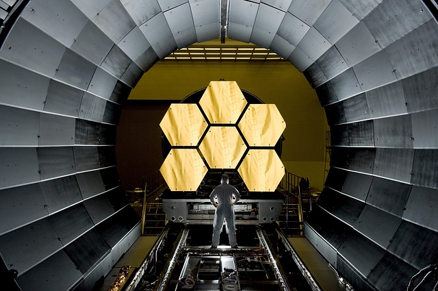 space-telescope-532989_640
